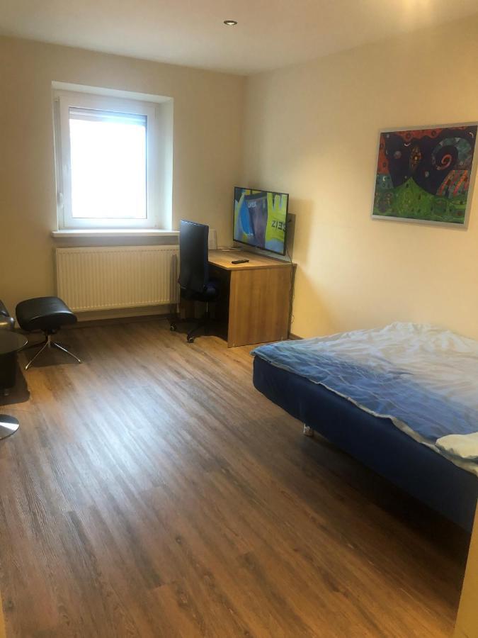Calm Spacy Room, Own Modern Bath, Near Center, To 1 Person Or A Couple - Not Suitable For Craftsmen, Not Accepted - Privatly Rented Нюрнберг Экстерьер фото